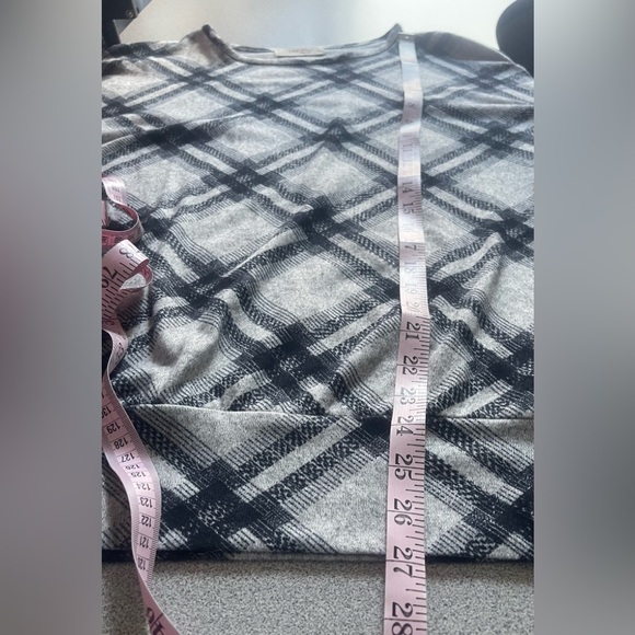 Liquid X Casual Grey & Black  Plaid Thin Knit Top - Picture 9 of 11